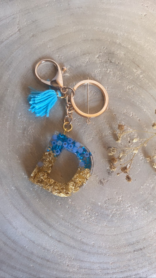 Llavero de inicial de resina