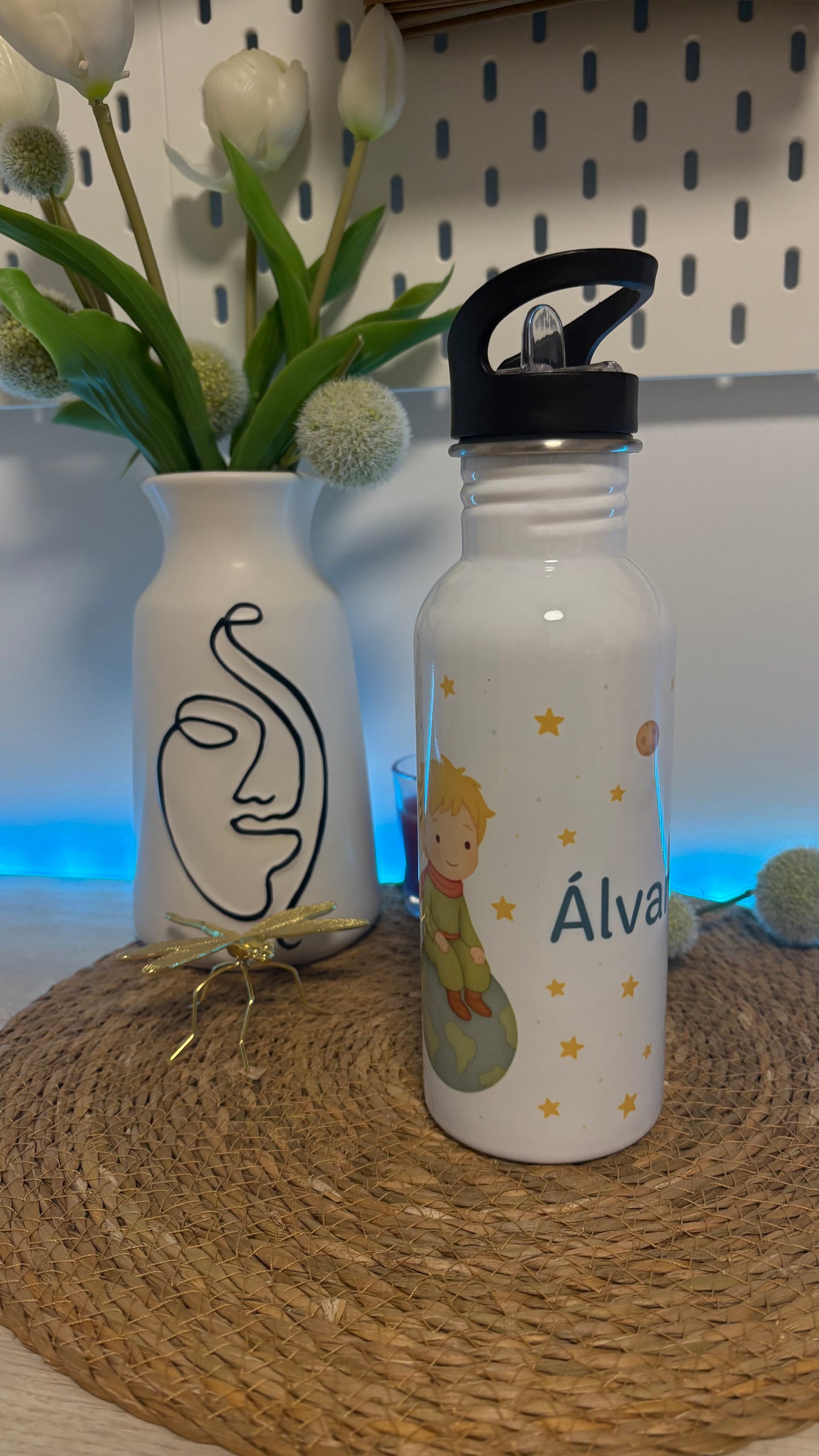 Botella de Acero con Asa y Cañita – Hidratación con Estilo