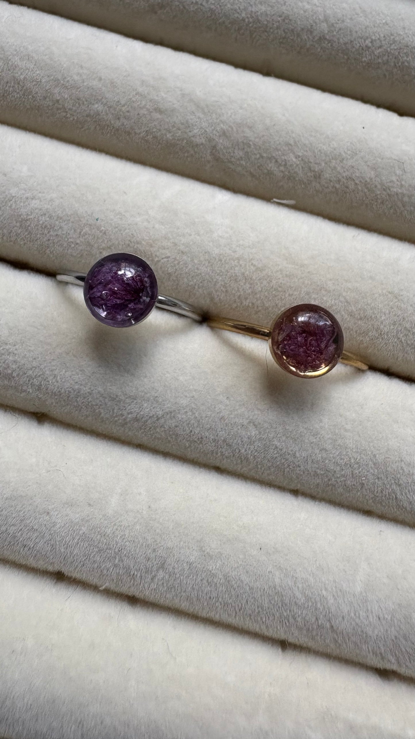 Anillo con flores preservadas encapsuladas 🌸✨- Paniculata morada