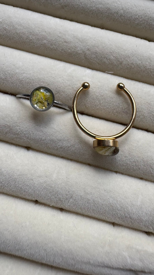 Anillo con flores preservadas encapsuladas 🌸✨- Margarita amarilla